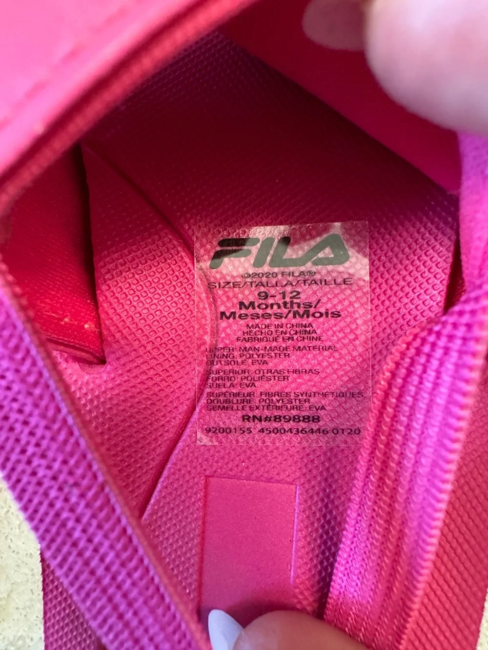 Fila slides kids sleek slide ST sandals with strap and logo on front 9-12 MONTHS